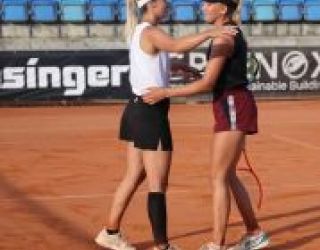 Die Mannschaft des TEC Waldau Stuttgart vor dem letzten Heimspiel gegen Aachen.