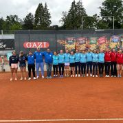Die Teams des TEC Waldau Stuttgart und des DTV Hannover beim Gruppenfoto vor dem spannenden Spieltag.